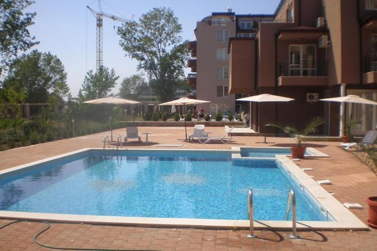 Stella Polaris Apartcomplex Pantai Sunny Bagian luar foto