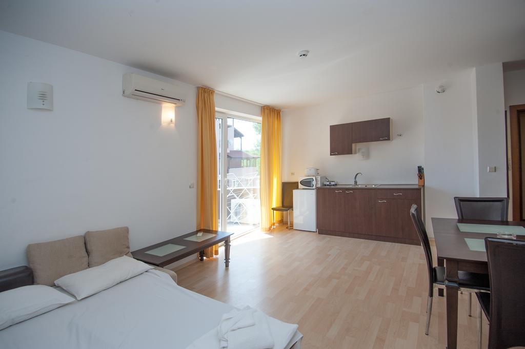 Stella Polaris Apartcomplex Pantai Sunny Ruang foto