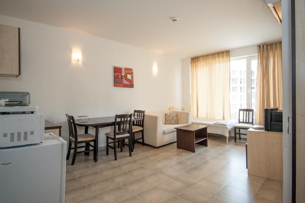 Stella Polaris Apartcomplex Pantai Sunny Ruang foto
