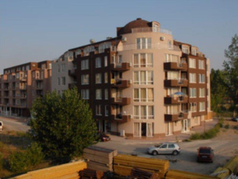 Stella Polaris Apartcomplex Pantai Sunny Bagian luar foto